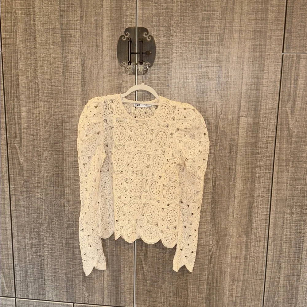 Zara Crochet Knit Puff Sleeve Scalloped Sweater‎ Blouse